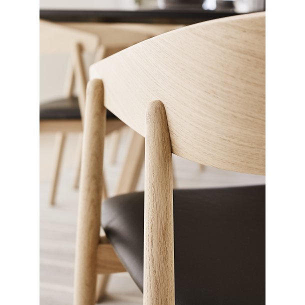 Andersen Furniture AC2 stol i eg m. l�ders�de 