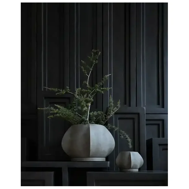 101 Copenhagen  Arket Plant Pot, Mini - Dark Grey