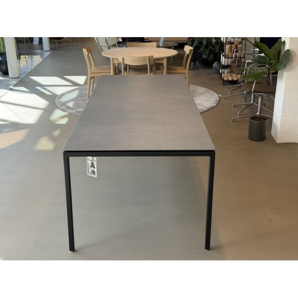 Vipp 972 spisebord 