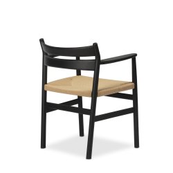 Bernstorffsminde BM2 armstol eg sortlakeret Af Brge Mogensen