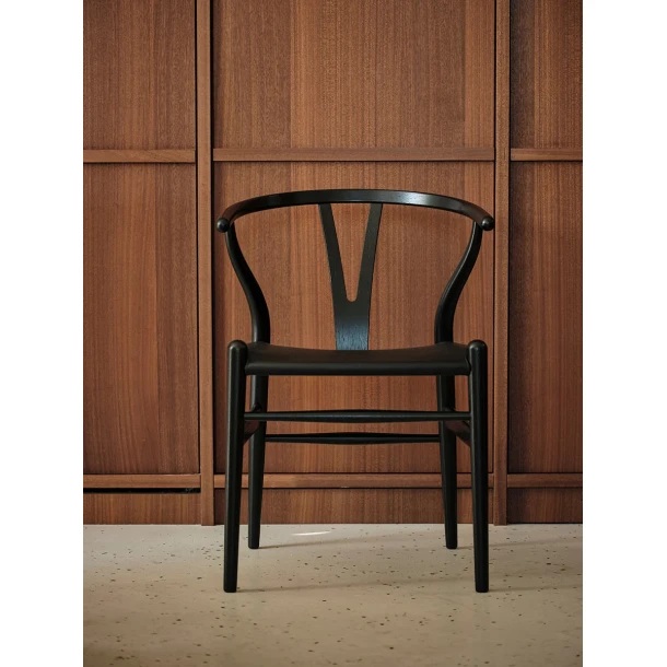 Carl Hansen &amp; S�n CH24P Y-stolen af Hans J. Wegner, sort eg m. Thor 301 l�ders�de
