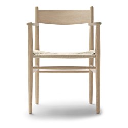 Carl Hansen &amp; S�n CH37 spisebordsstol med arml�n designet af Hans J. Wegner