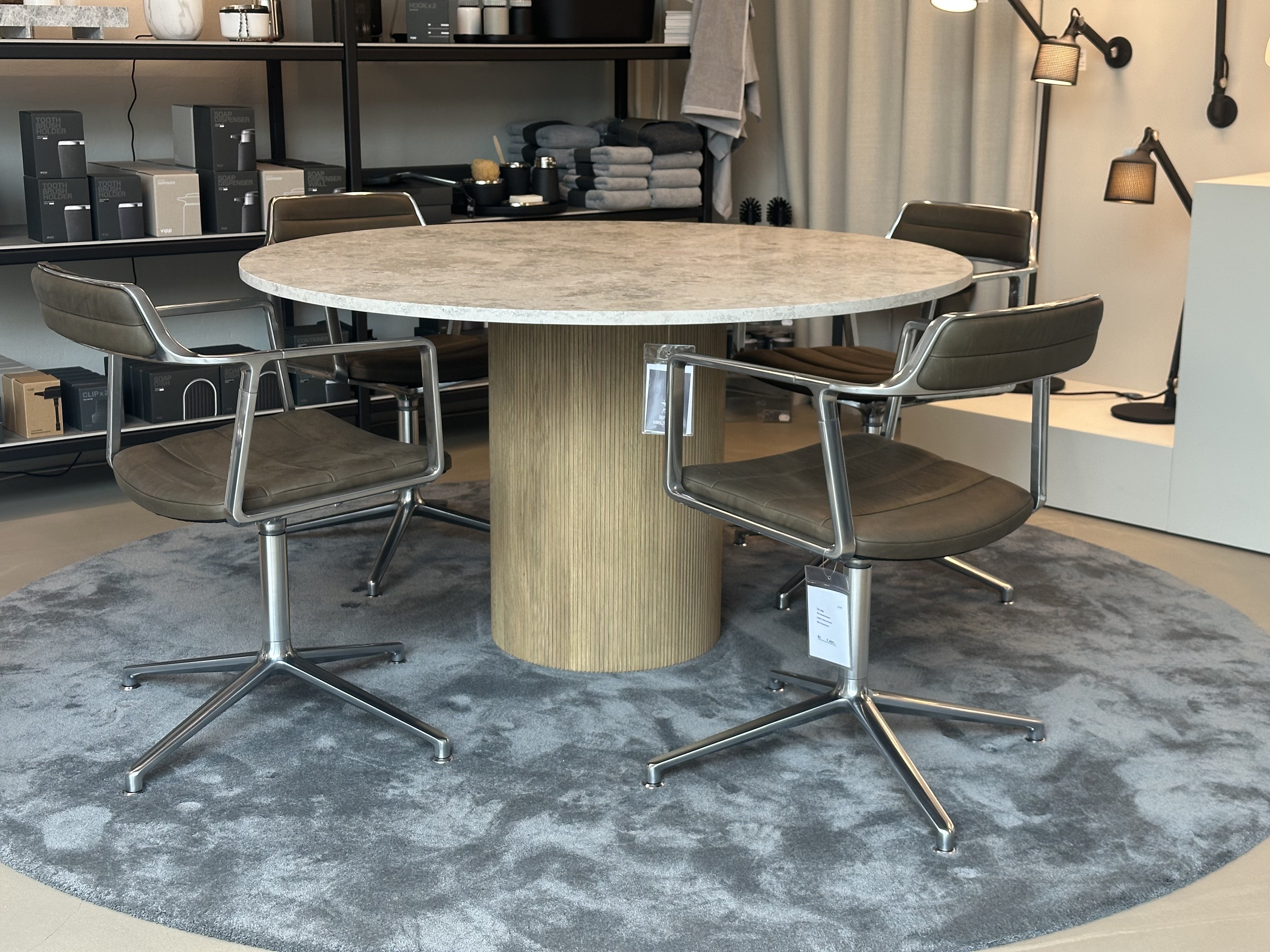 Vipp Cabin Round Table 494 &amp; Swivel Chair 452