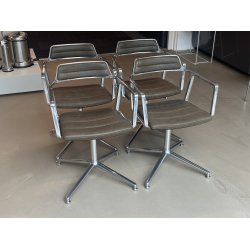 Vipp Cabin Round Table 494 &amp; Swivel Chair 452