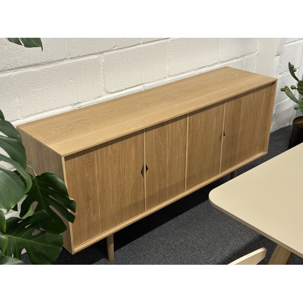 Andersen Furniture Unique Sideboard i eg lak