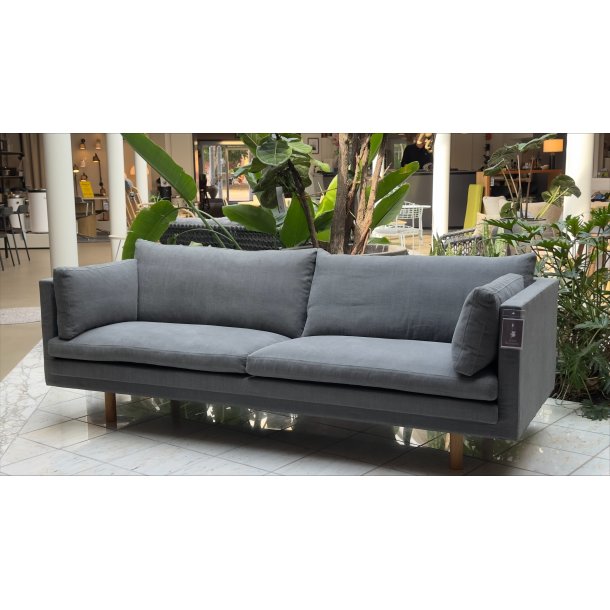 JUUL 953 Kampagne Stone 06 220 x 83cm 