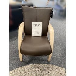 Brunstad Delta Adventure lnestol med lav ryg,  hvidolieret eg og brunt Anilux-lder.