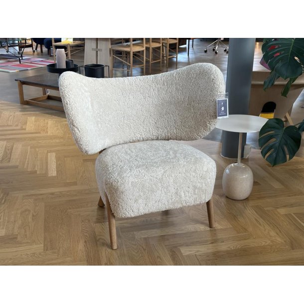 Mazo TIMBO Lounge Stol sheepskin moonlight.