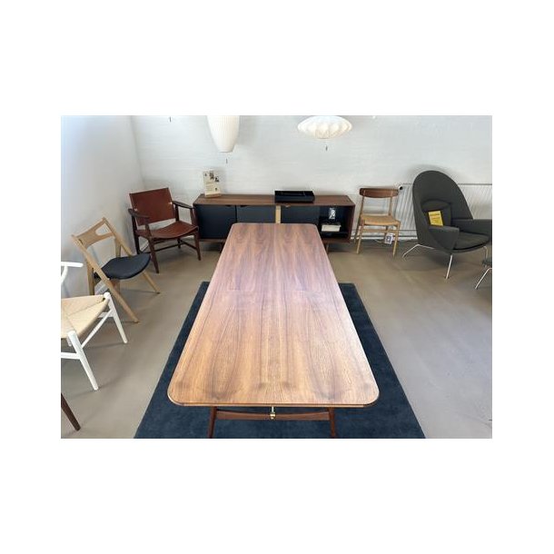 BM1160 Jagtbordet af Brge Mogensen