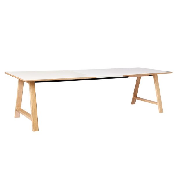 Andersen Furniture  - T11-Spisebord med udtrk til 4 tillgsplader. Design By Kato